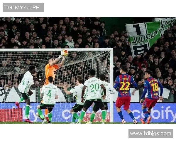 巴萨门神鼻子被踢出血+斩MVP！若无裁判帮助，皇马连1分都拿不到